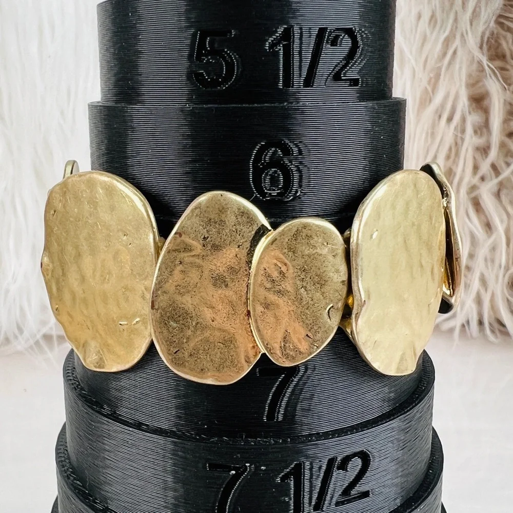 Pretty goldtone, hammered costume stretch bracelet